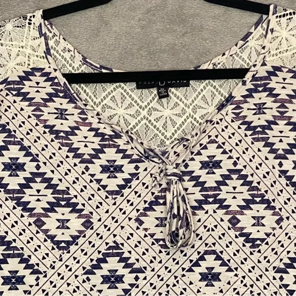 Fred David 2X Top Shirt White Geometric Sleeveless Asymmetrical V Neck Keyhole - Picture 3 of 8